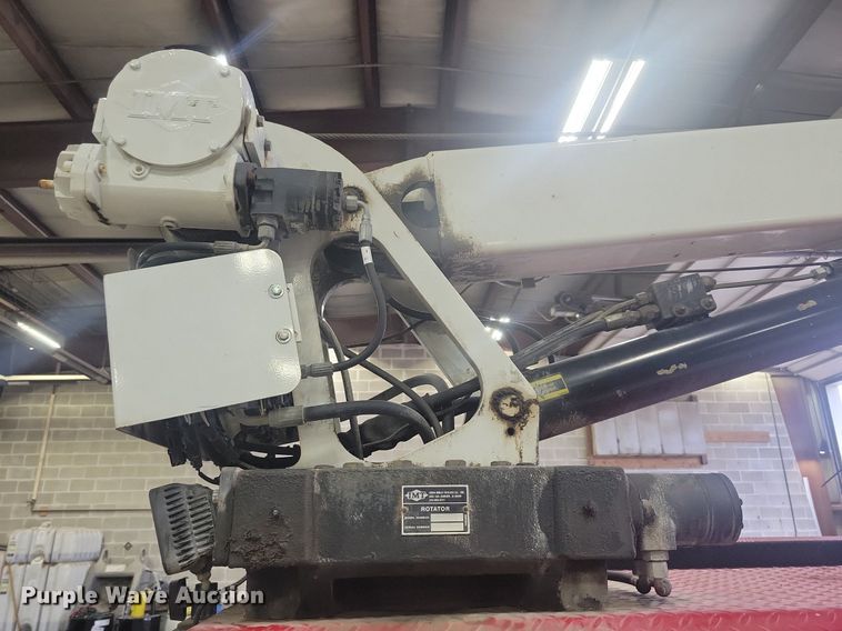 image for item IQ9805 2005 GMC C5500  utility / service truck