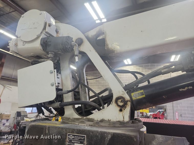 image for item IQ9805 2005 GMC C5500  utility / service truck