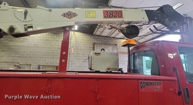 image for item IQ9805 2005 GMC C5500  utility / service truck