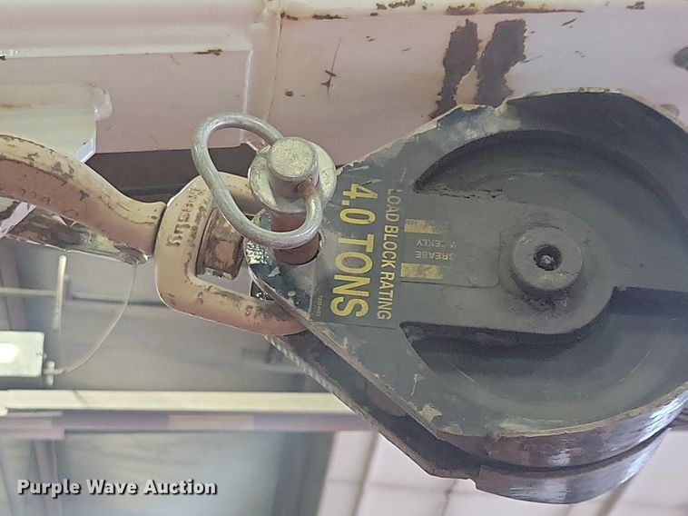 image for item IQ9805 2005 GMC C5500  utility / service truck