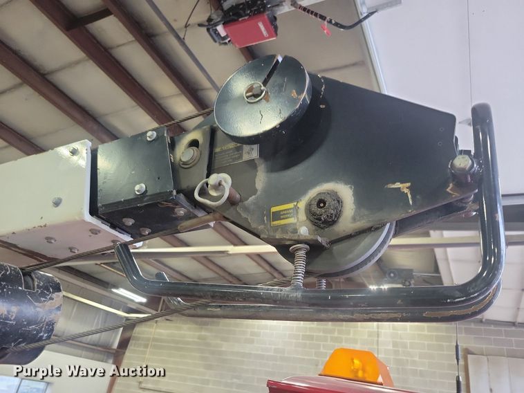 image for item IQ9805 2005 GMC C5500  utility / service truck