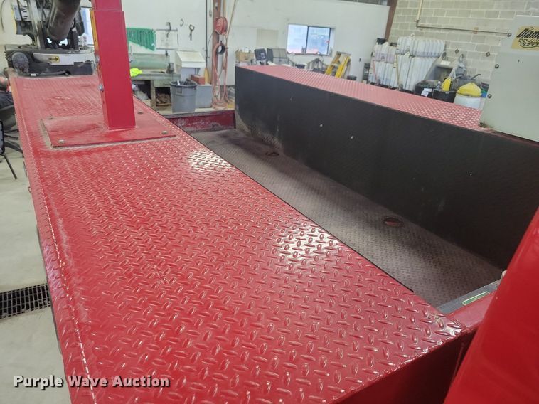 image for item IQ9805 2005 GMC C5500  utility / service truck