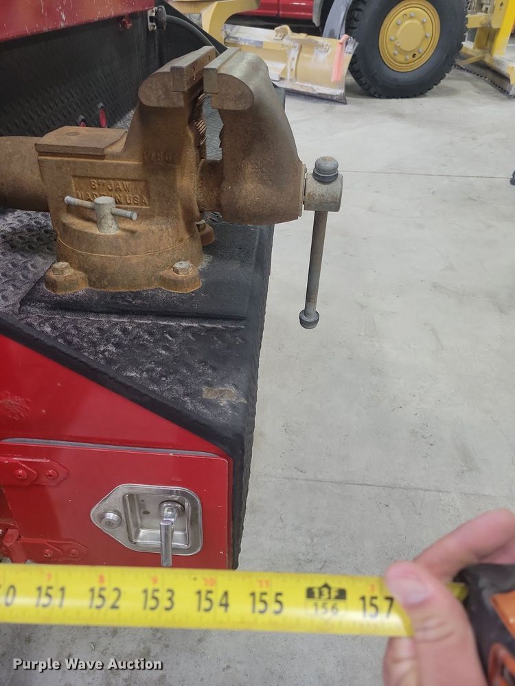 image for item IQ9805 2005 GMC C5500  utility / service truck