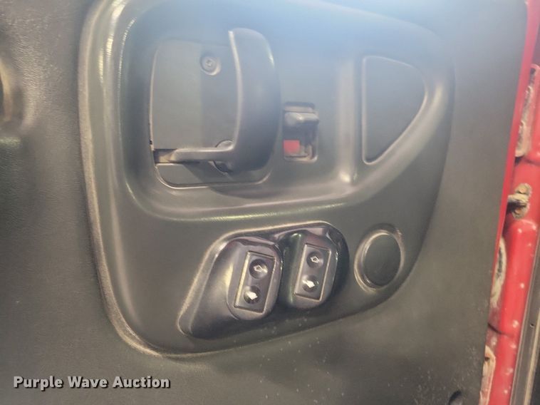 image for item IQ9805 2005 GMC C5500  utility / service truck