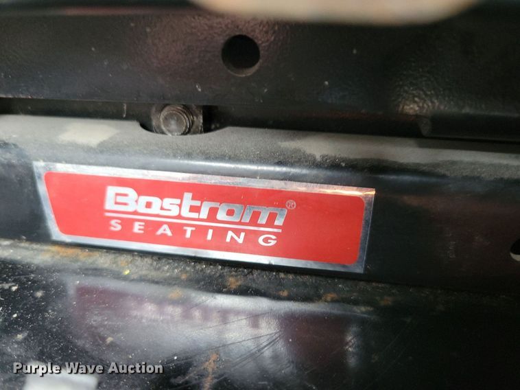 image for item IQ9805 2005 GMC C5500  utility / service truck