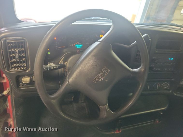 image for item IQ9805 2005 GMC C5500  utility / service truck