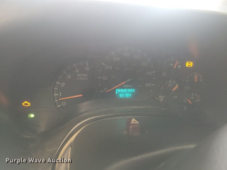 image for item IQ9805 2005 GMC C5500  utility / service truck