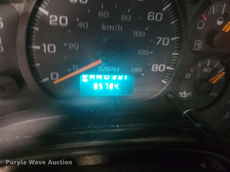 image for item IQ9805 2005 GMC C5500  utility / service truck