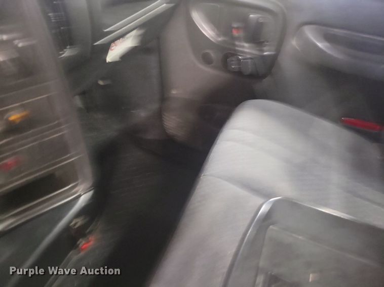 image for item IQ9805 2005 GMC C5500  utility / service truck