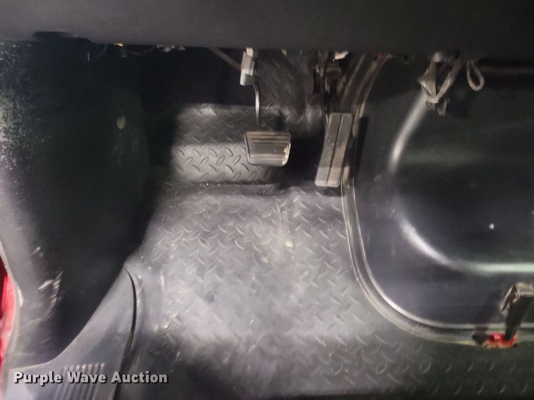 image for item IQ9805 2005 GMC C5500  utility / service truck