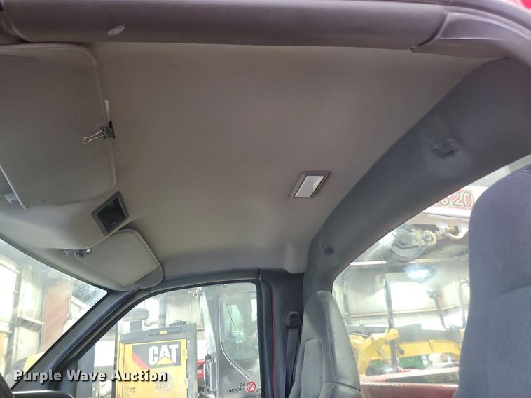 image for item IQ9805 2005 GMC C5500  utility / service truck