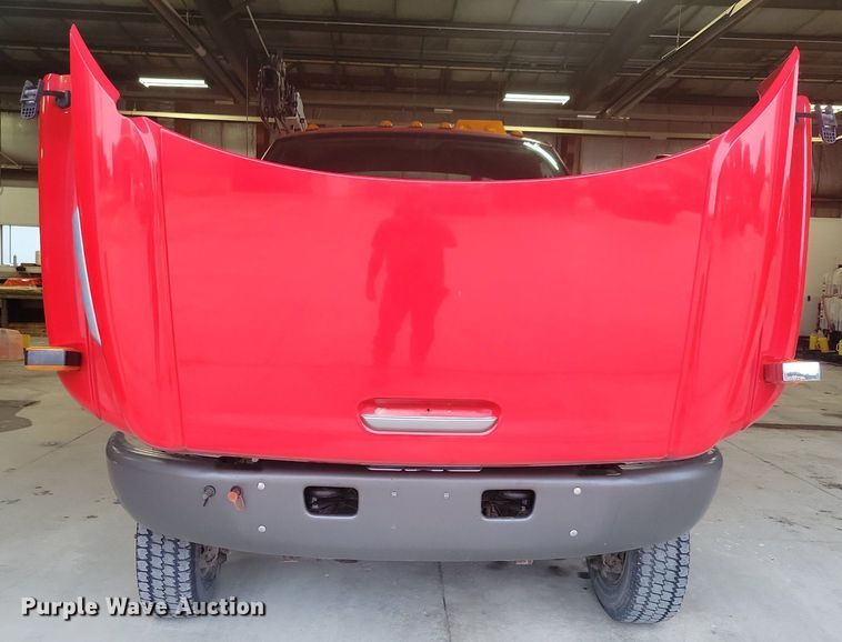 image for item IQ9805 2005 GMC C5500  utility / service truck