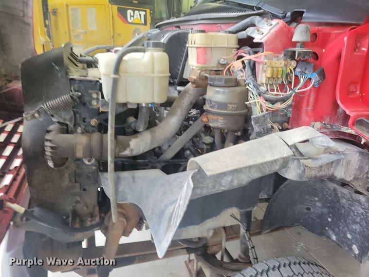 image for item IQ9805 2005 GMC C5500  utility / service truck