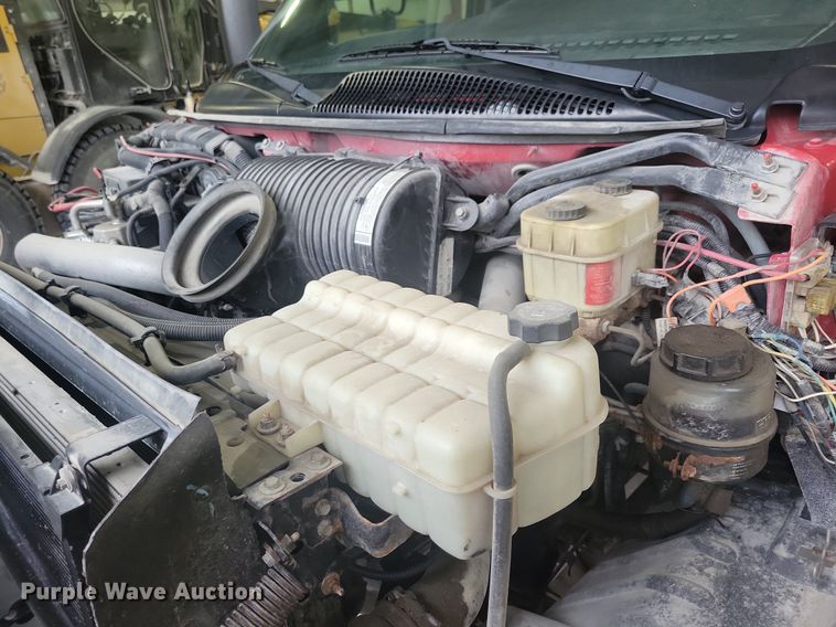 image for item IQ9805 2005 GMC C5500  utility / service truck