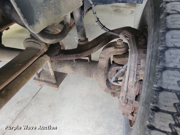 image for item IQ9805 2005 GMC C5500  utility / service truck