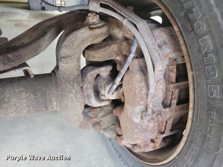 image for item IQ9805 2005 GMC C5500  utility / service truck