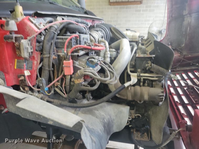 image for item IQ9805 2005 GMC C5500  utility / service truck