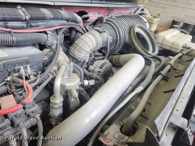 image for item IQ9805 2005 GMC C5500  utility / service truck