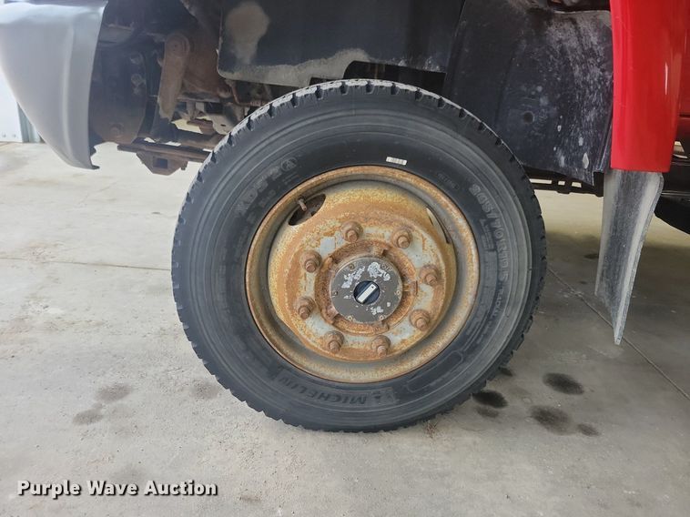 image for item IQ9805 2005 GMC C5500  utility / service truck