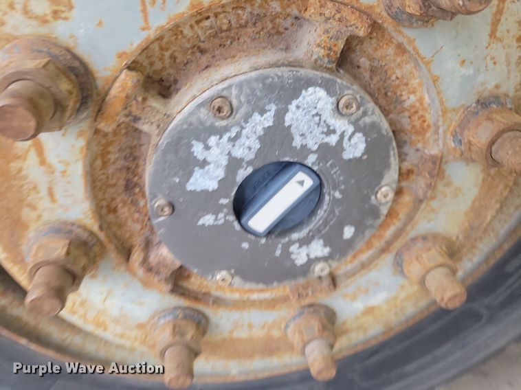 image for item IQ9805 2005 GMC C5500  utility / service truck