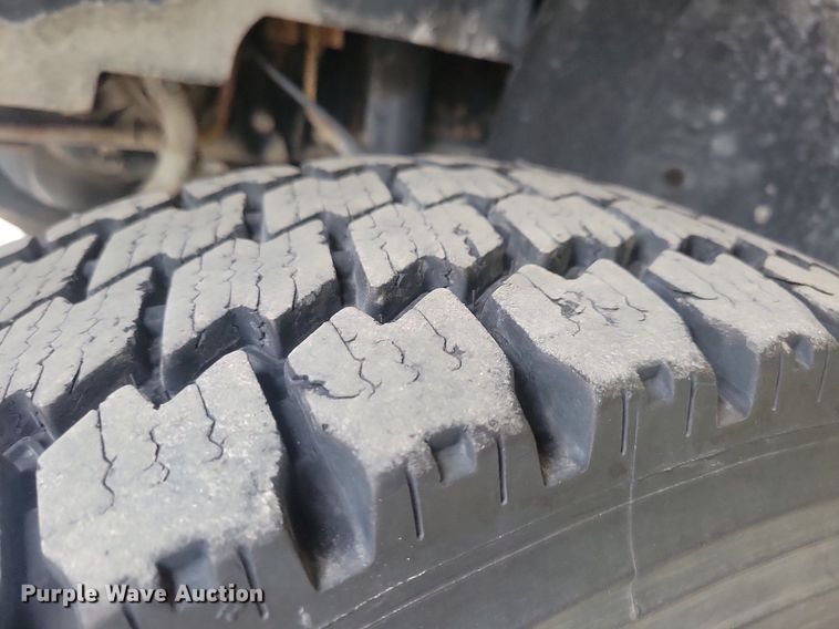 image for item IQ9805 2005 GMC C5500  utility / service truck