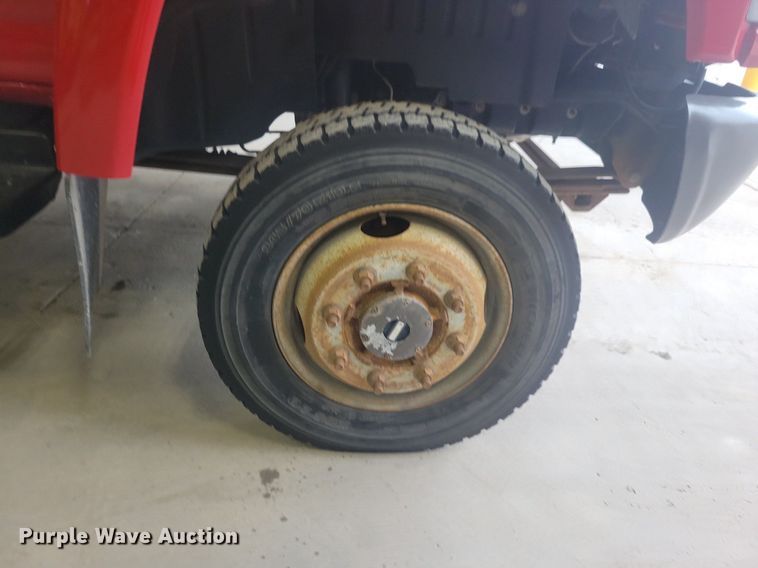 image for item IQ9805 2005 GMC C5500  utility / service truck