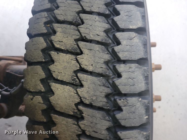 image for item IQ9805 2005 GMC C5500  utility / service truck