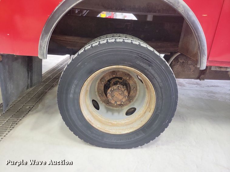 image for item IQ9805 2005 GMC C5500  utility / service truck