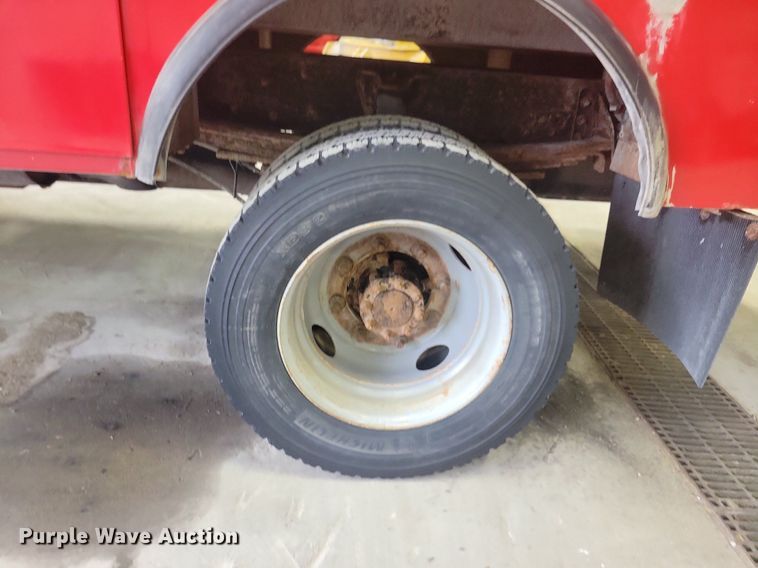 image for item IQ9805 2005 GMC C5500  utility / service truck