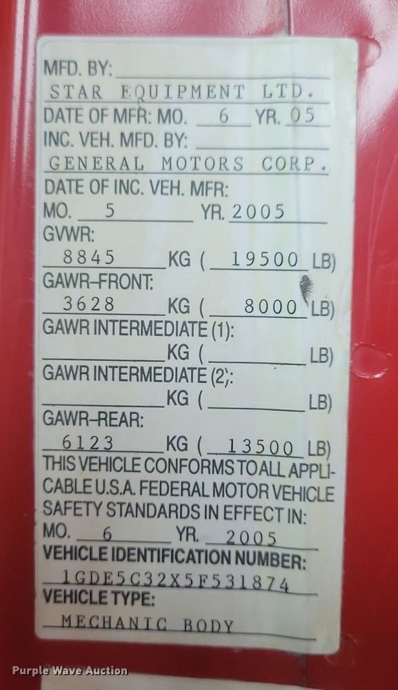 image for item IQ9805 2005 GMC C5500  utility / service truck