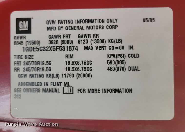 image for item IQ9805 2005 GMC C5500  utility / service truck