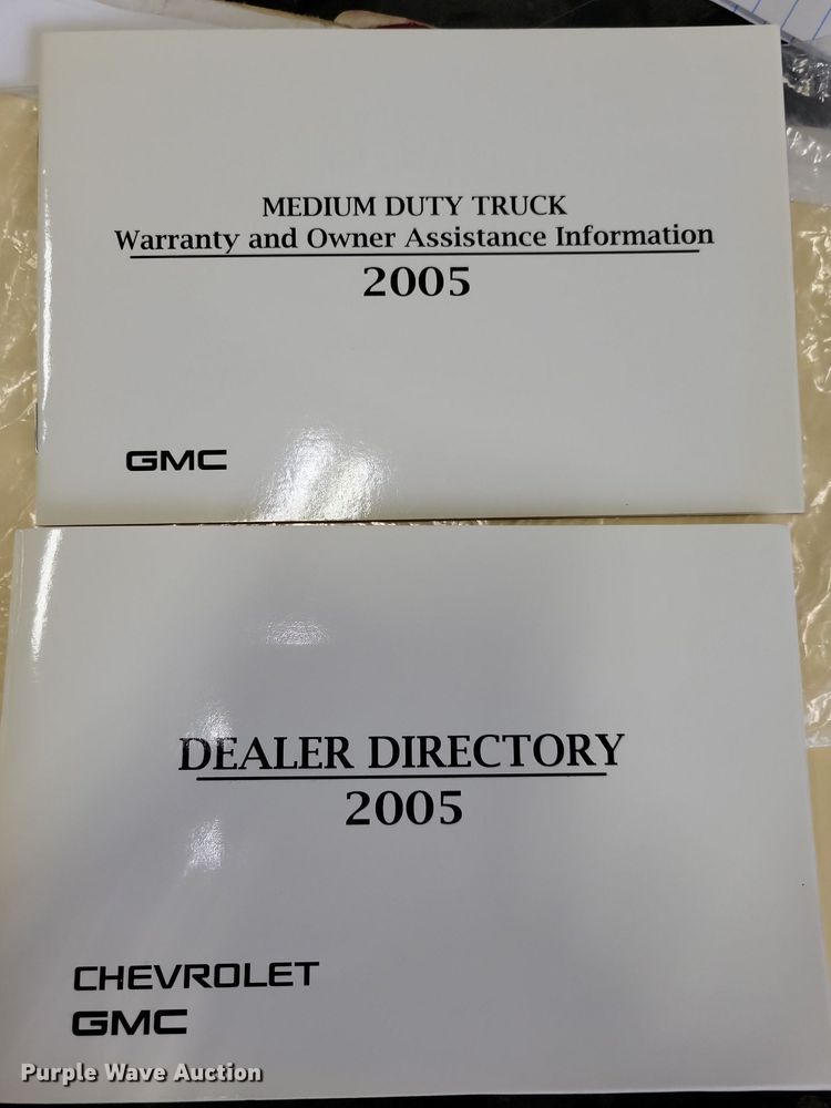image for item IQ9805 2005 GMC C5500  utility / service truck