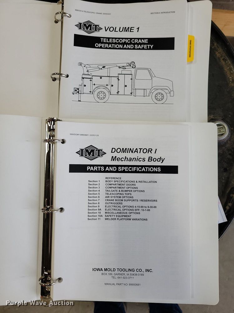 image for item IQ9805 2005 GMC C5500  utility / service truck