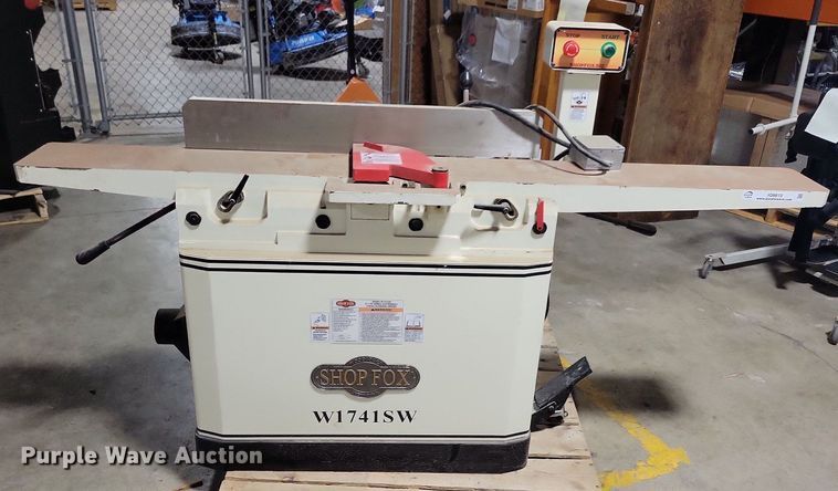 image for item IQ9810 2016 Shop Fox W1741SW  jointer