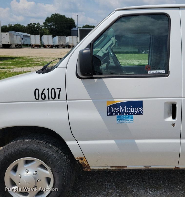 image for item IQ9815 2006 Ford E250  van