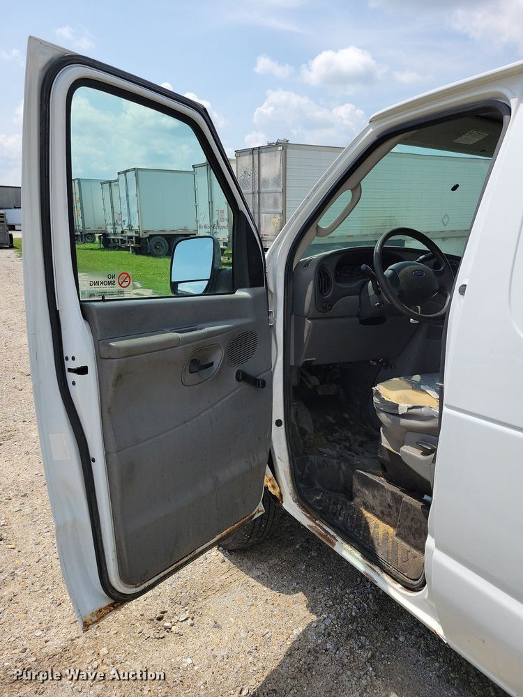 image for item IQ9815 2006 Ford E250  van