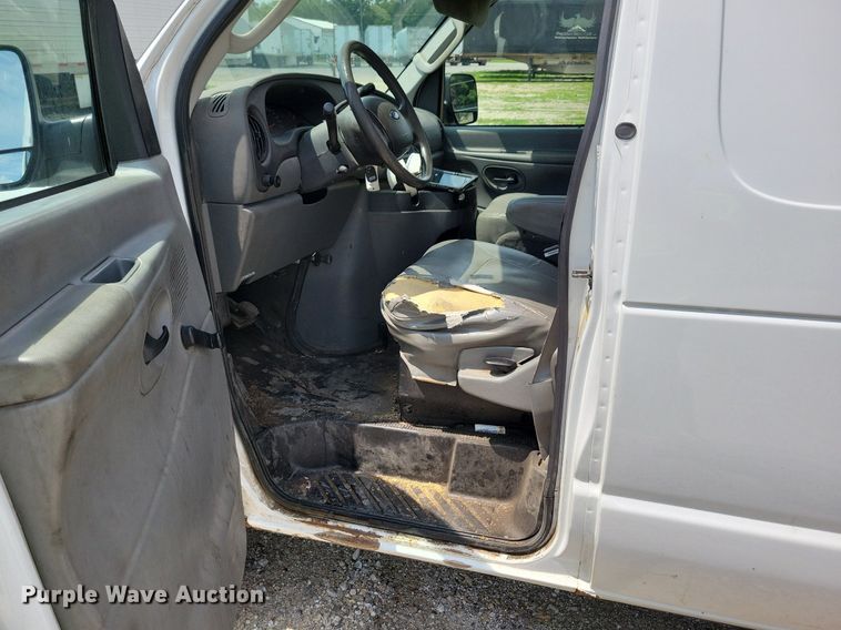 image for item IQ9815 2006 Ford E250  van