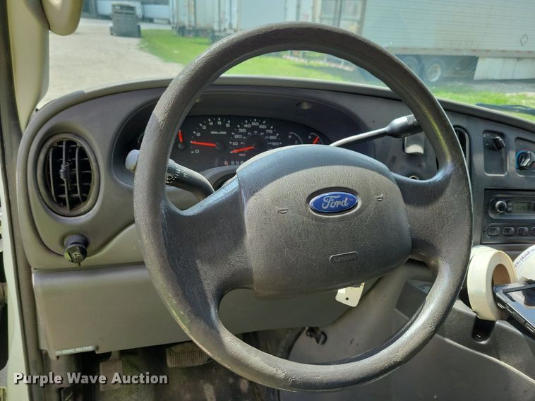 image for item IQ9815 2006 Ford E250  van