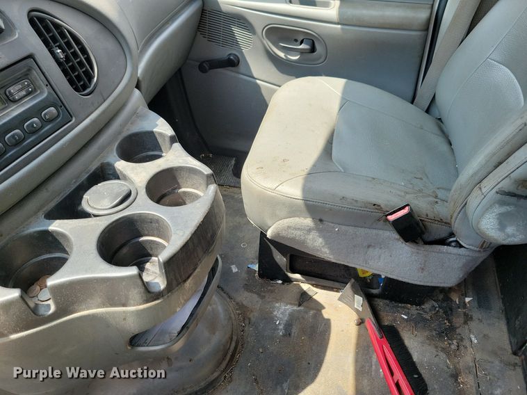 image for item IQ9815 2006 Ford E250  van