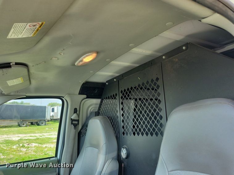 image for item IQ9815 2006 Ford E250  van