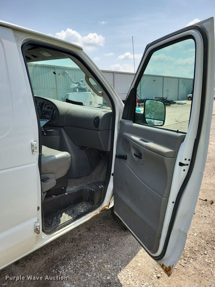 image for item IQ9815 2006 Ford E250  van