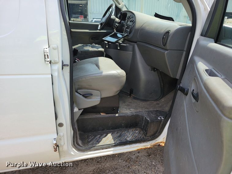 image for item IQ9815 2006 Ford E250  van