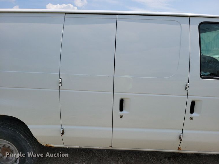 image for item IQ9815 2006 Ford E250  van