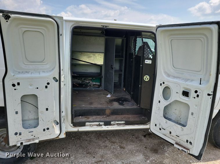 image for item IQ9815 2006 Ford E250  van