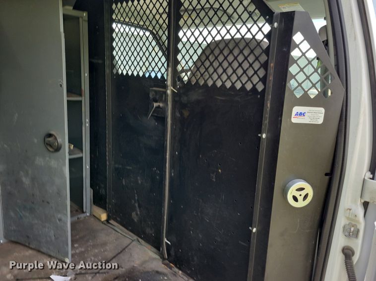 image for item IQ9815 2006 Ford E250  van