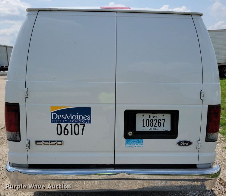 image for item IQ9815 2006 Ford E250  van