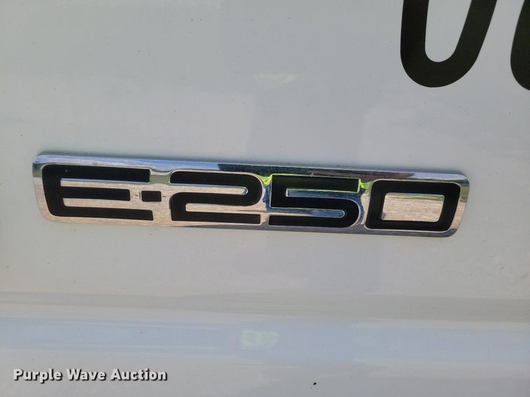 image for item IQ9815 2006 Ford E250  van