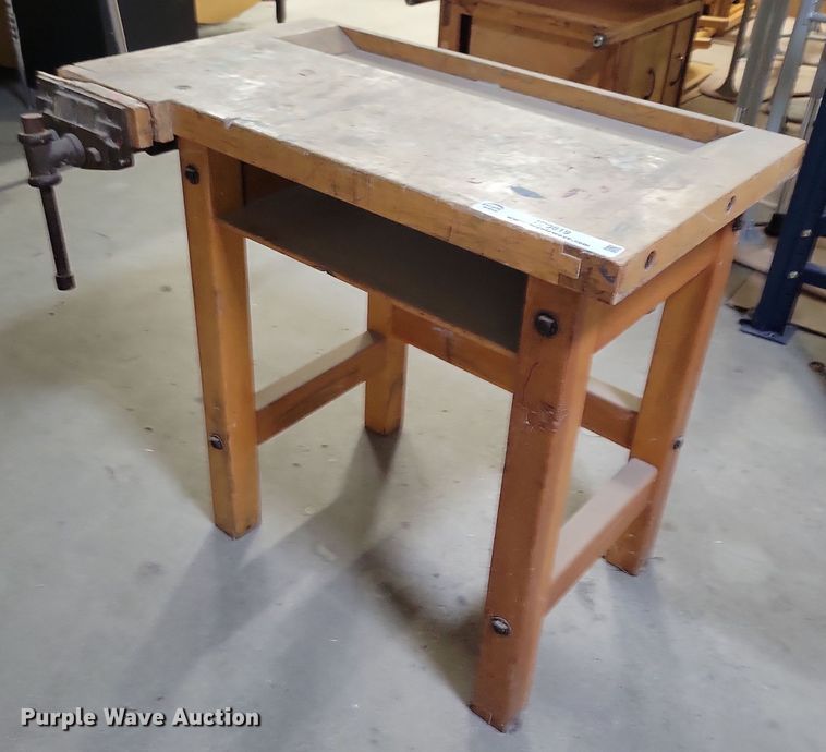 image for item IQ9819 Work bench