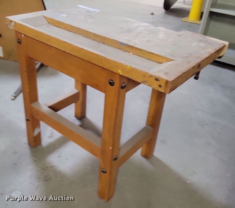 image for item IQ9819 Work bench