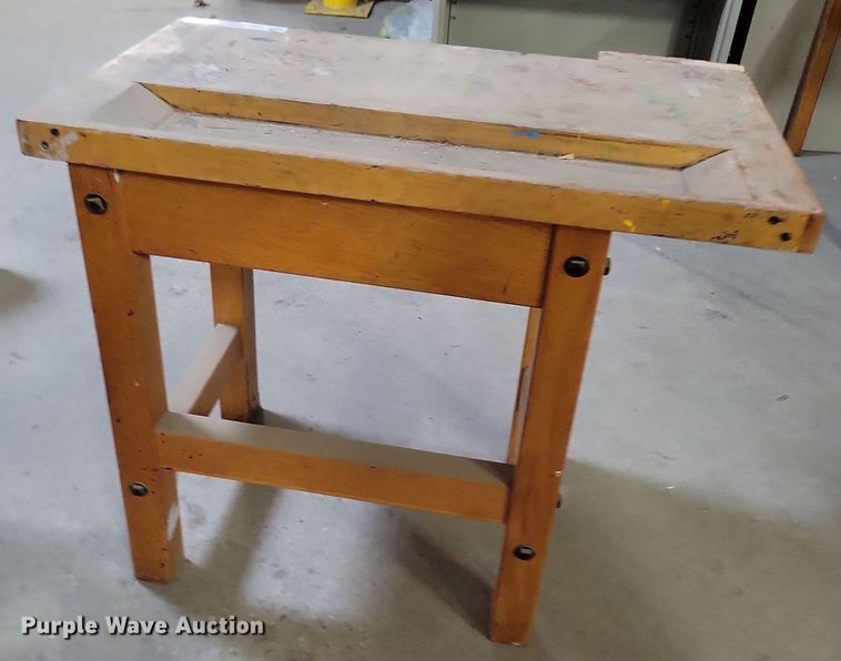 image for item IQ9819 Work bench